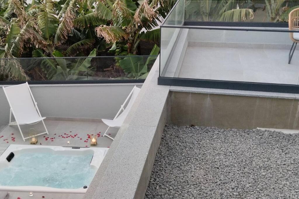 Dom wakacyjny Sunset Avenue For Couple W/ Jacuzzi Hot Water Paul do Mar (Madeira)