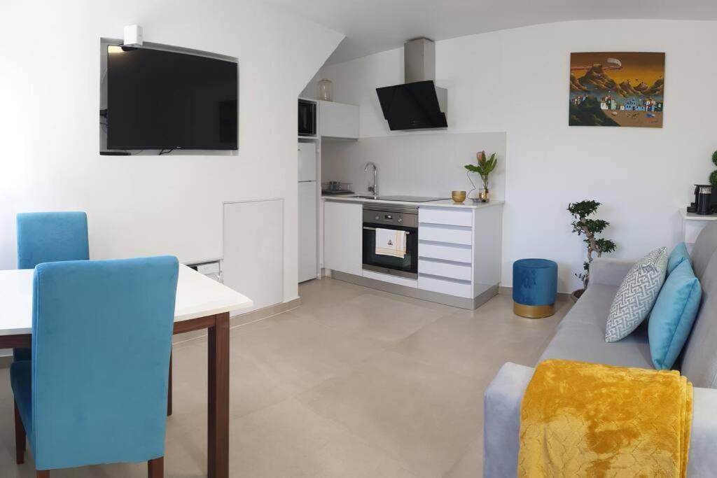 Sunset Avenue For Couple W/ Jacuzzi Hot Water * Paul do Mar (Madeira)